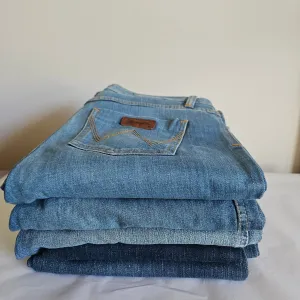 Vintage Wrangler jeans tag 12 (more like 10).